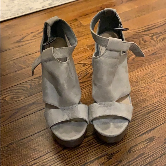 Jessica Simpson platform heels - Picture 5 of 7